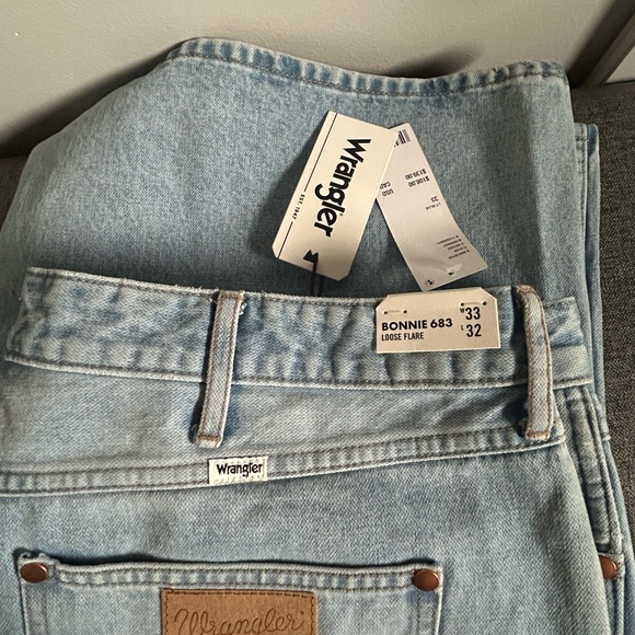Wrangler Denim Bonnie Loose Flare Jeans Urban Outfitters NWT - Picture 1 of 6
